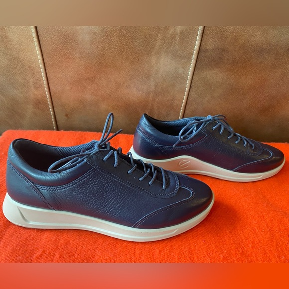 Ecco comfortable lace up supper soft nappa leather feminine look shoes - Picture 3 of 5